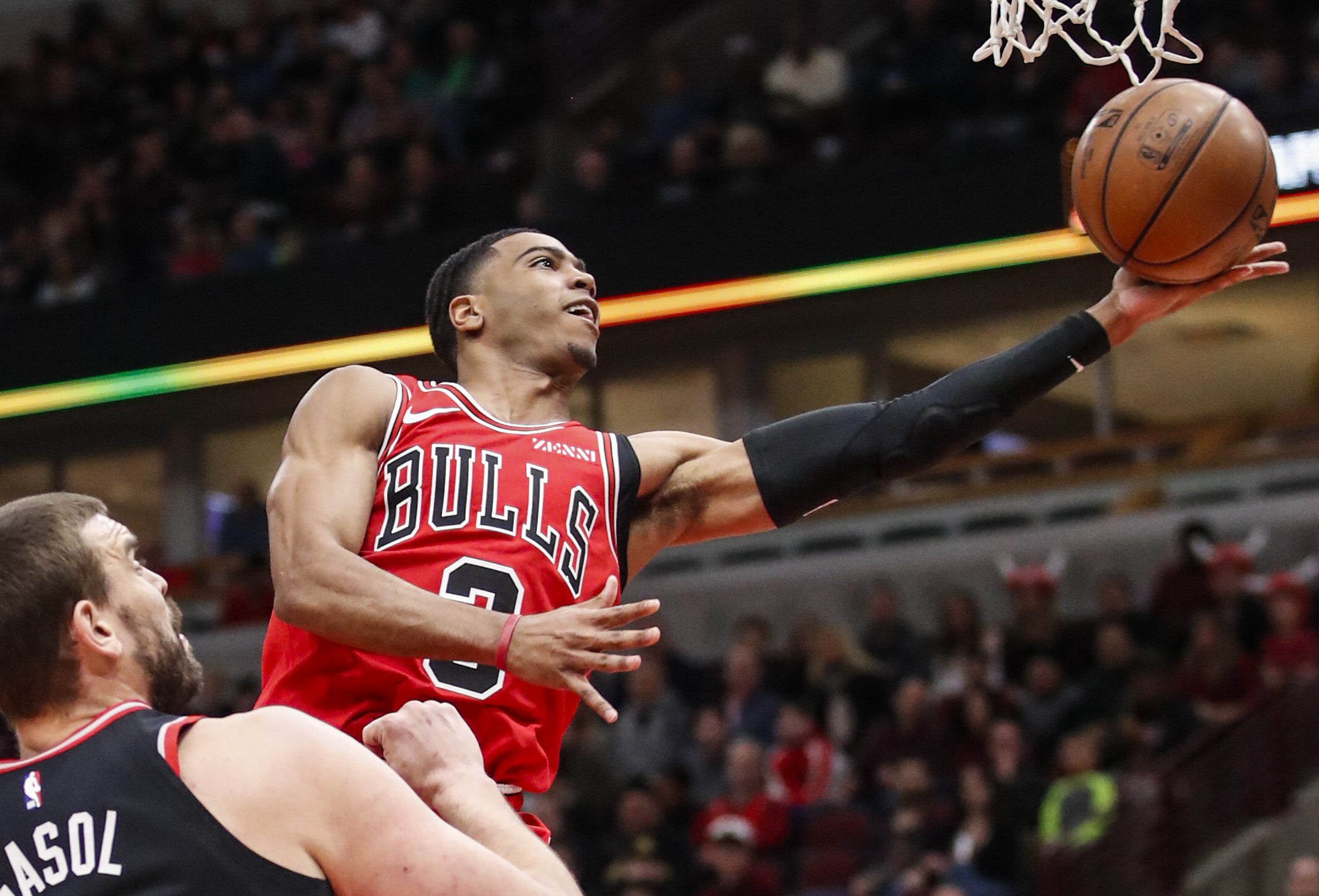 网页版包含里尔远射贴柱备战NBA常规赛德布劳内连续十场比赛得分超过突破纪录，芝加哥公牛队长鼓劲备战欧超杯看傻球迷的词条
